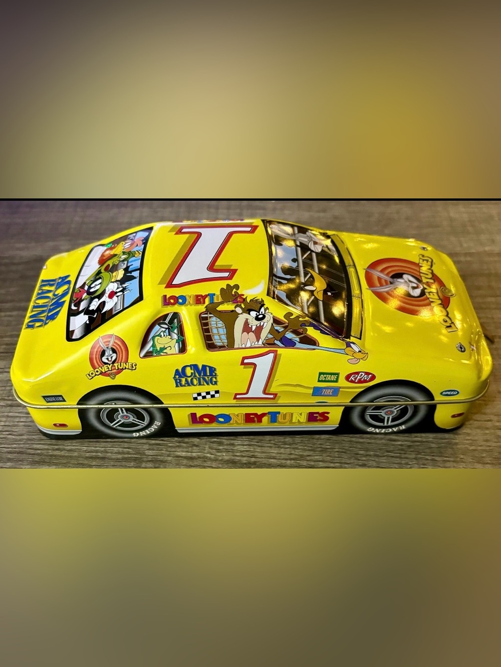 Looney Tunes vintage Race Car Storage Tin Bugs Bunny Daffy Duck Foghorn Leghorn